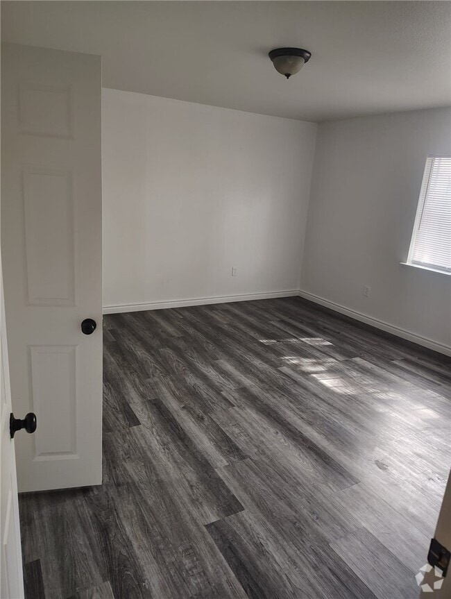 Building Photo - 311 W 44th St