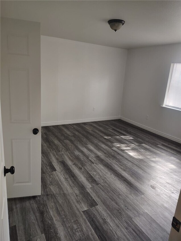 Foto principal - 311 W 44th St