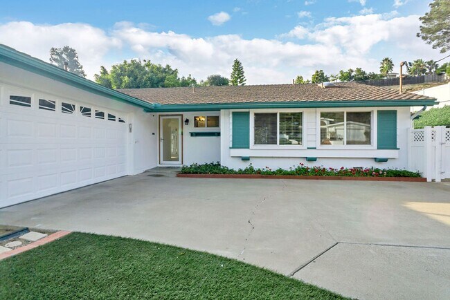 Building Photo - Wonderful detached home with Solar in Univ...