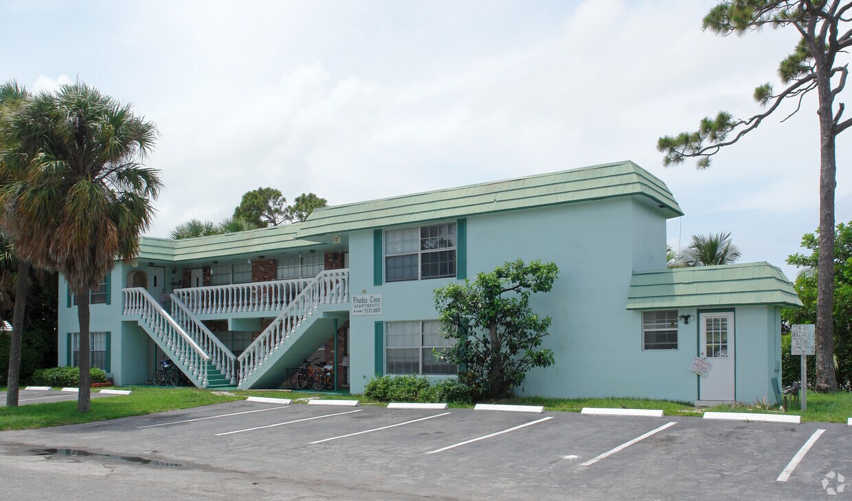 Primary Photo - Pirates Cove Apartments