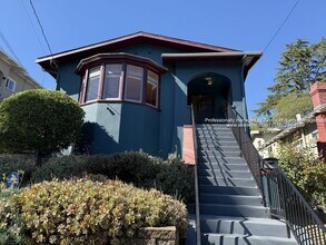 Building Photo - 2951 Madera Ave