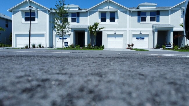 Building Photo - 500 Salisbury Cir