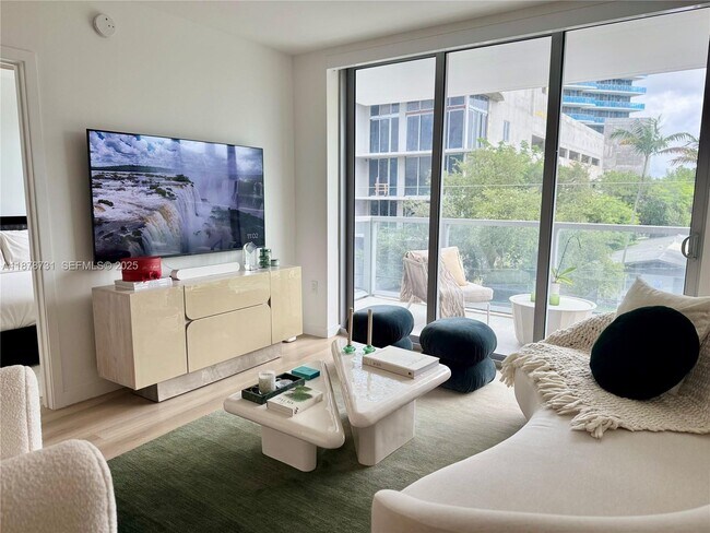 Foto del edificio - 13800 Highland Dr