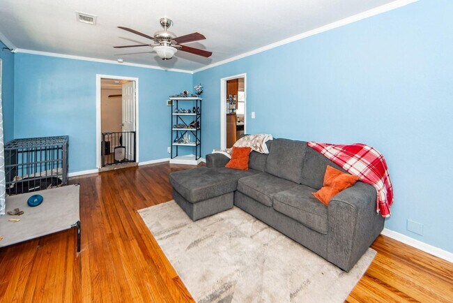 Building Photo - 1233 Hawthorne Cir