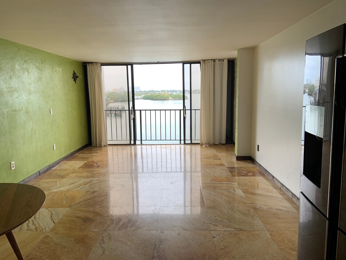 Primary Photo - 7899 NE Bayshore Ct