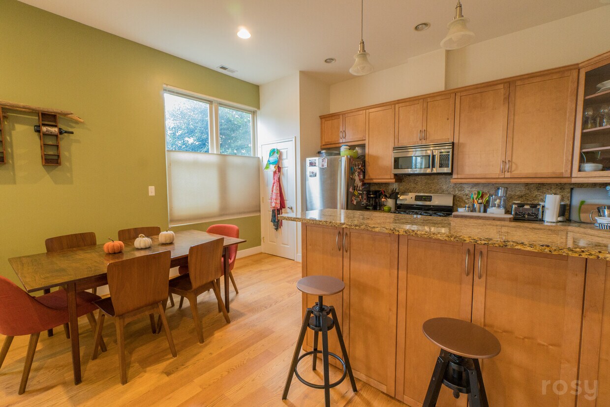 Foto principal - 423 18th St NE