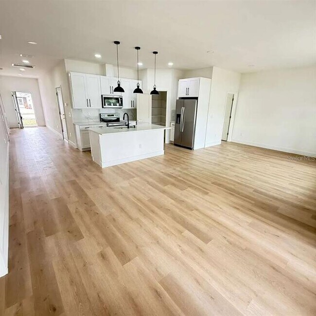 Foto del edificio - 13277 Center Ave