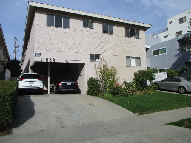 Building Photo - 11839 Goshen Ave