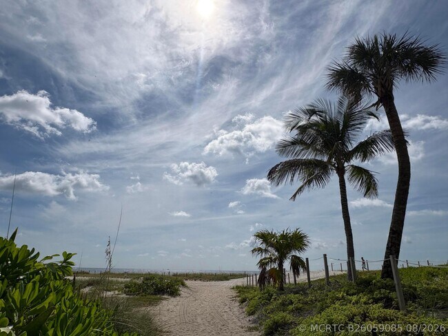 Foto del edificio - 1009 N Ocean Blvd