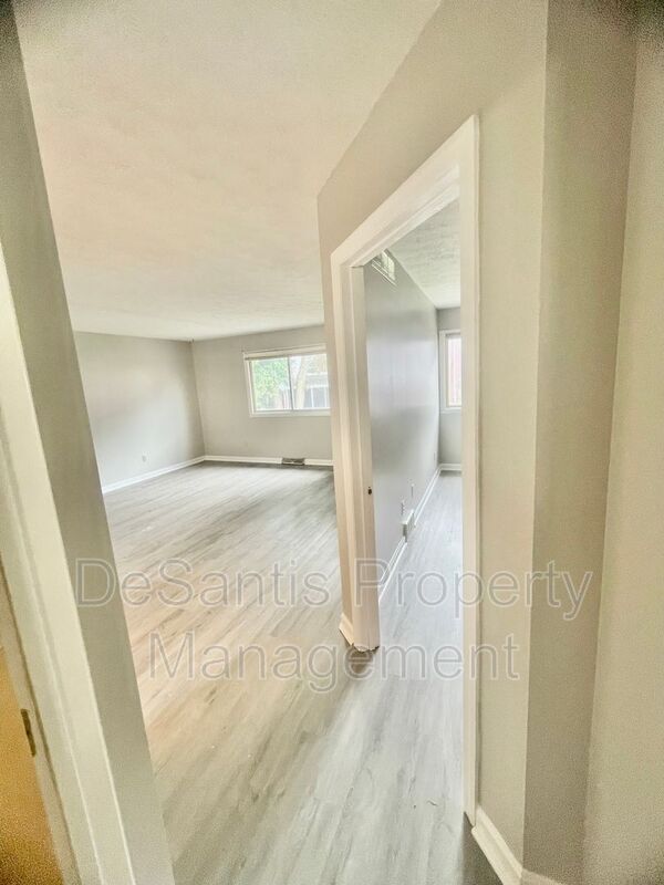 Building Photo - 810 1/2 Fleming Street