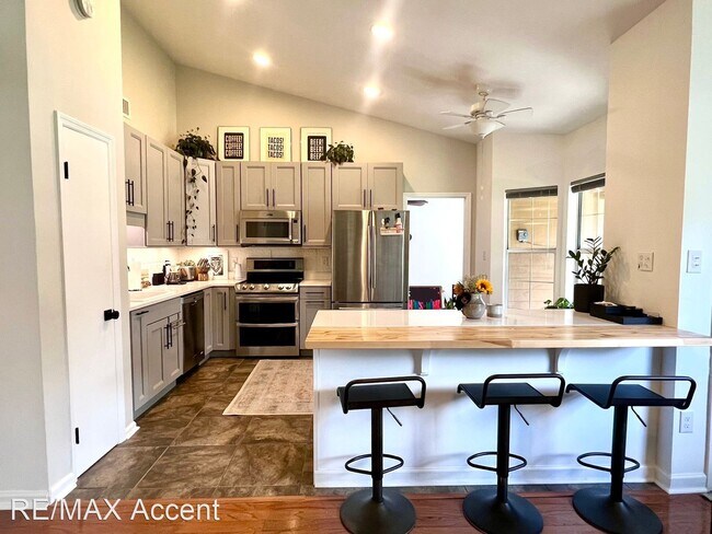 Foto del edificio - 3 br, 2 bath House - 2202 Washington St.