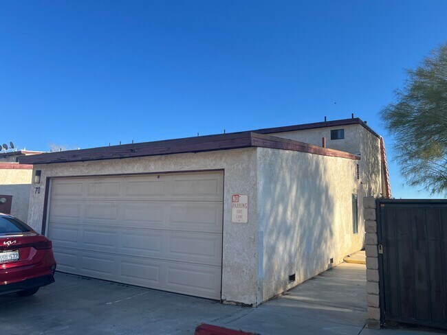 Foto del edificio - 2260 E Avenue Q4