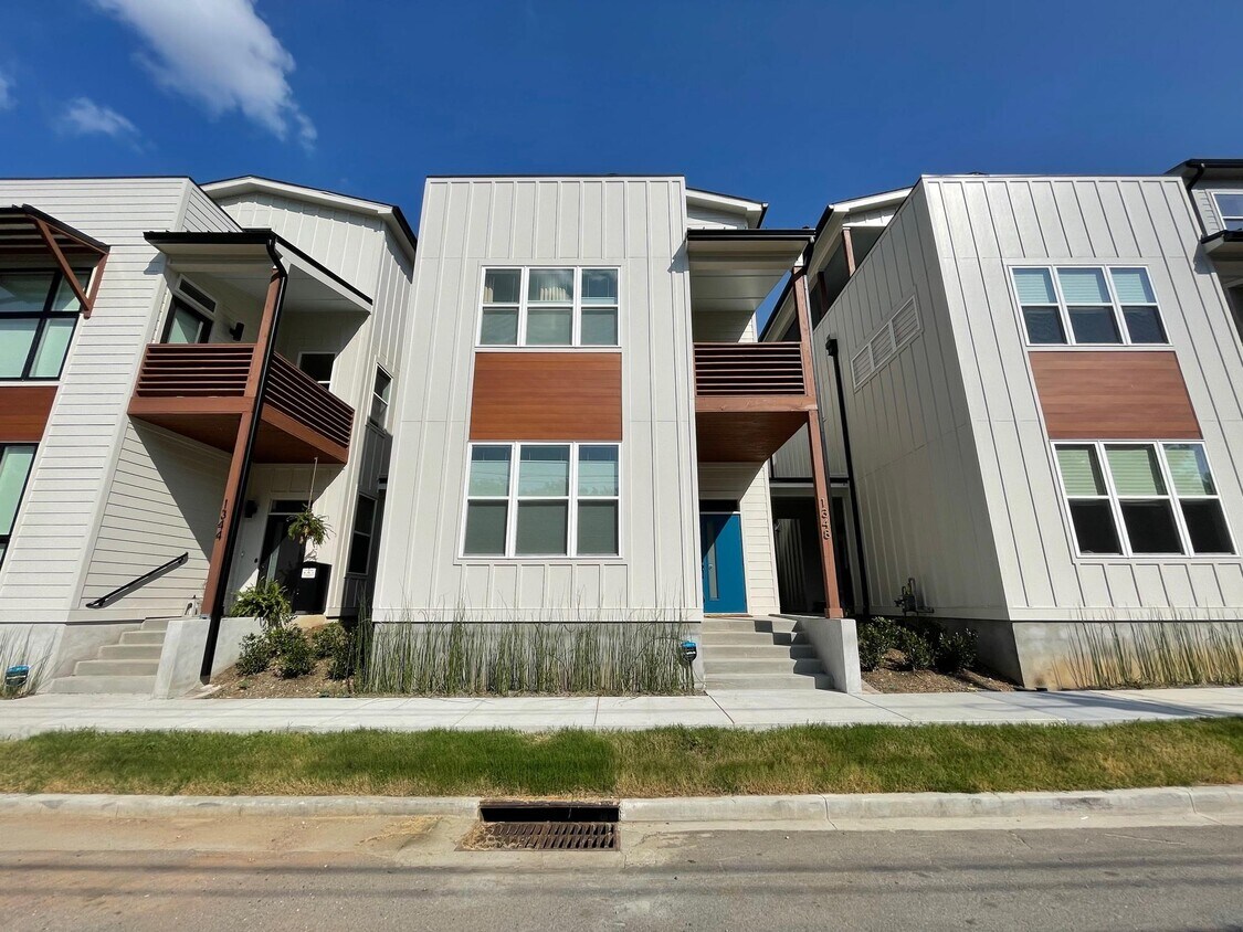 Foto principal - 1348 Slayton St