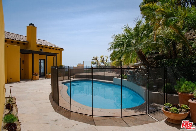 Building Photo - 3235 Rambla Pacifico St