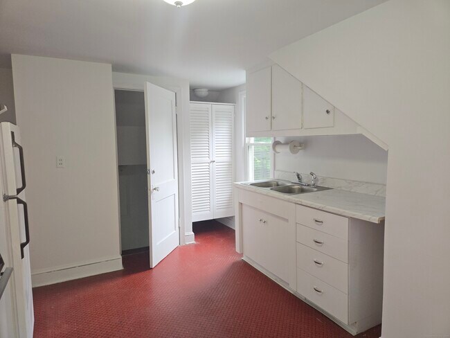 Foto del edificio - 275 Silver Hill Rd