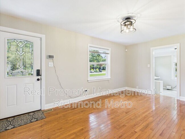Building Photo - 1310 Devers Rd
