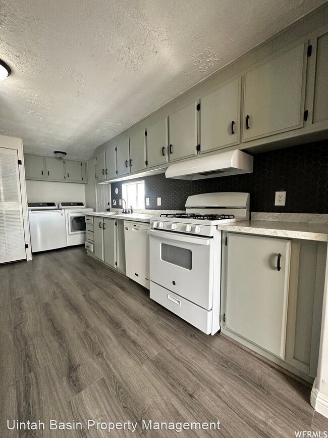 Building Photo - 2 br, 1.5 bath House - 1546 S. 1560 W.