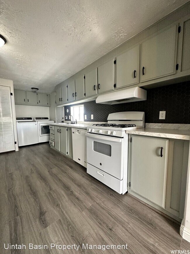 Foto del edificio - 2 br, 1.5 bath House - 1546 S. 1560 W.