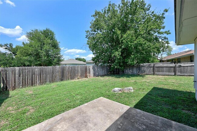Building Photo - 502 Rockmoor Dr