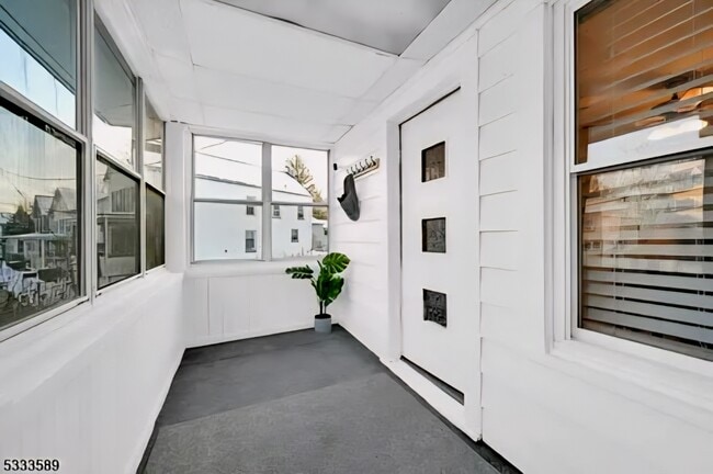 Front Porch - 53 W New St