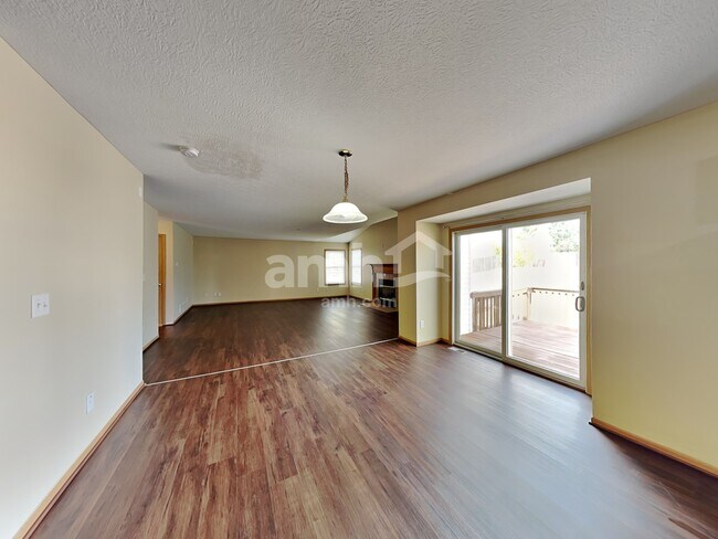 Foto del edificio - 2271 Landcrest Dr