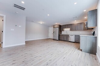 Building Photo - 3 Strafford Rd