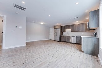 Building Photo - 3 Strafford Rd