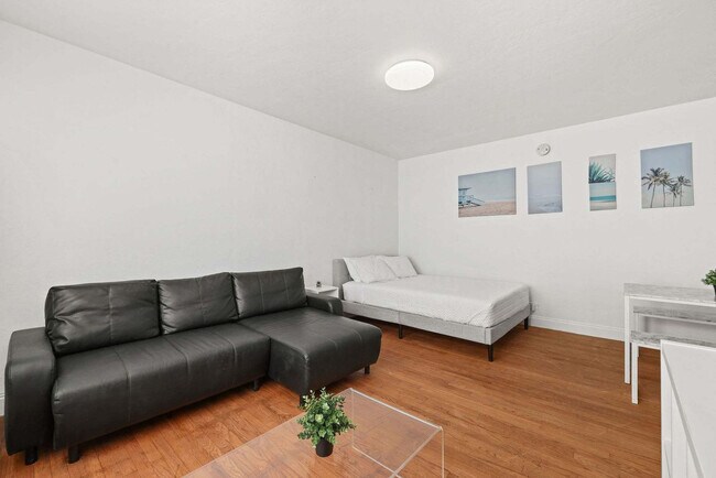 Foto del edificio - 7340 Harding Ave