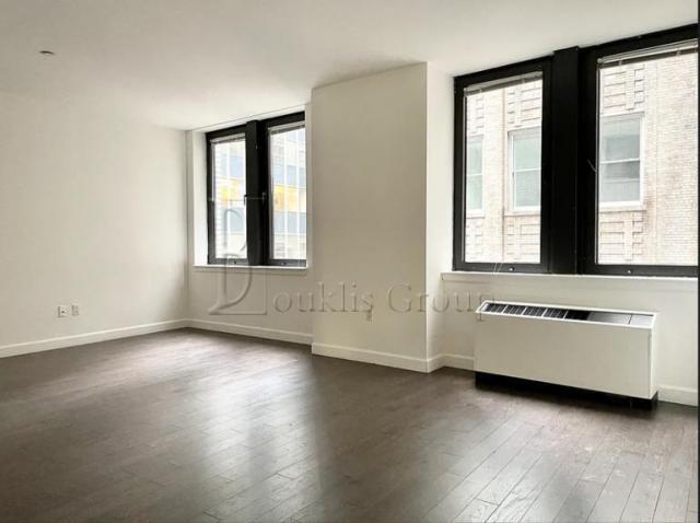 Foto principal - 1 bedroom in Manhattan NY 10004