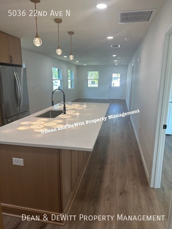 Foto del edificio - 5036 22nd Ave N