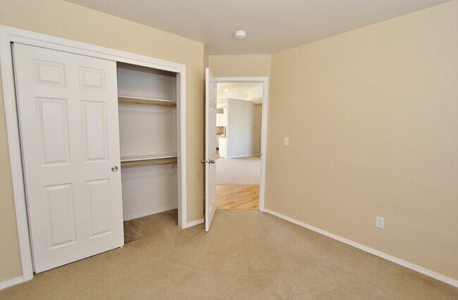 Building Photo - Immaculate Single-Level Home