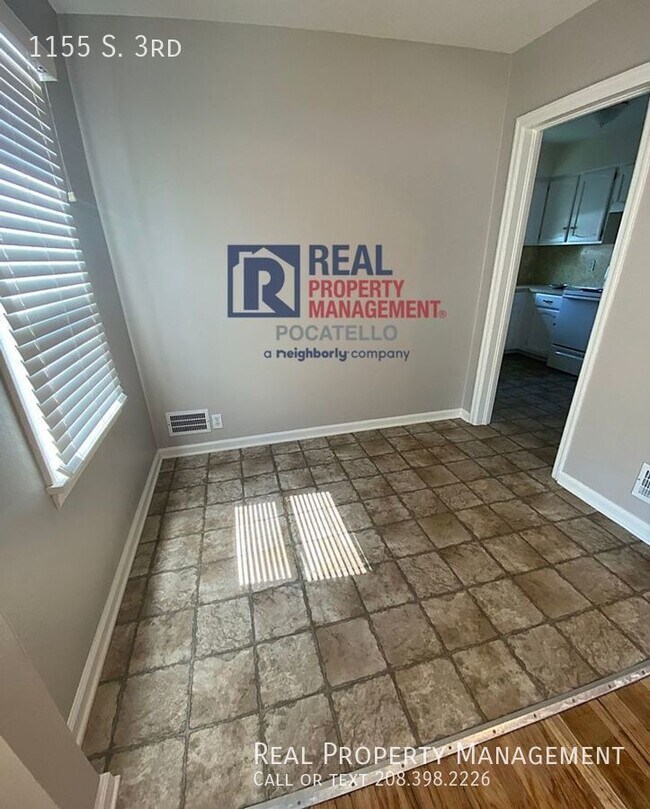 Foto del edificio - 2 Bedroom 1 Bath - Main House - 1 Car Gara...