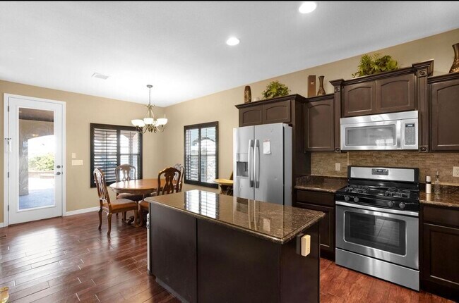 Foto del edificio - 12709 Cozy Cove Ave