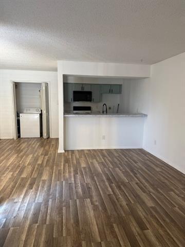 Foto del edificio - 9813 Walnut St