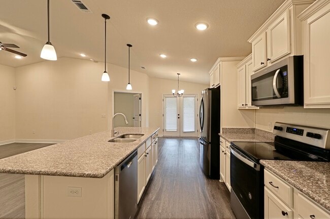 Foto del edificio - 6114 Redberry Dr