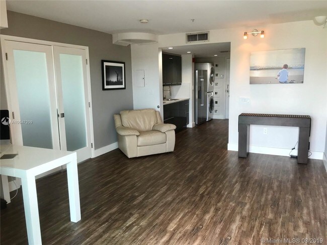 Foto del edificio - 5735 SW 72nd St