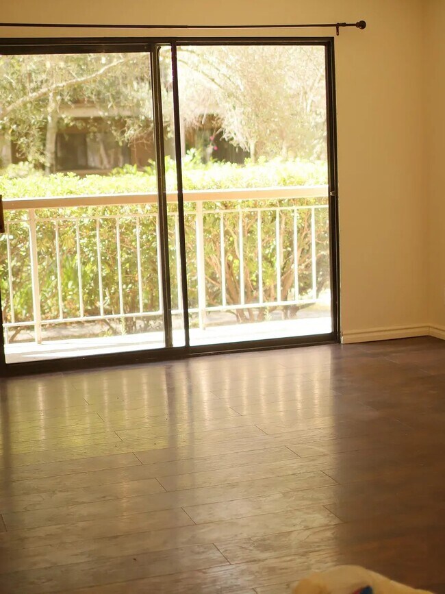 Foto del edificio - 490 N Civic Dr