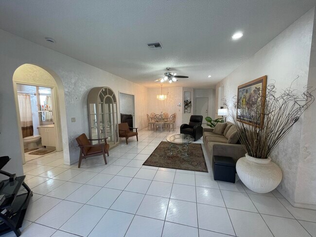 Foto del edificio - 7941 Laina Ln