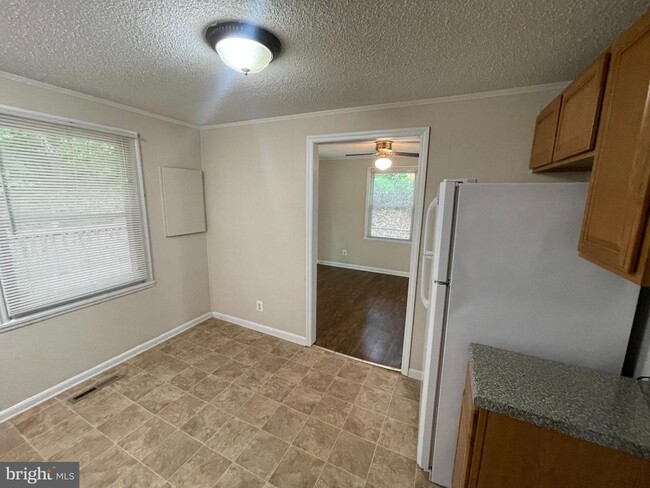 Building Photo - 6024 Loriella Park Dr