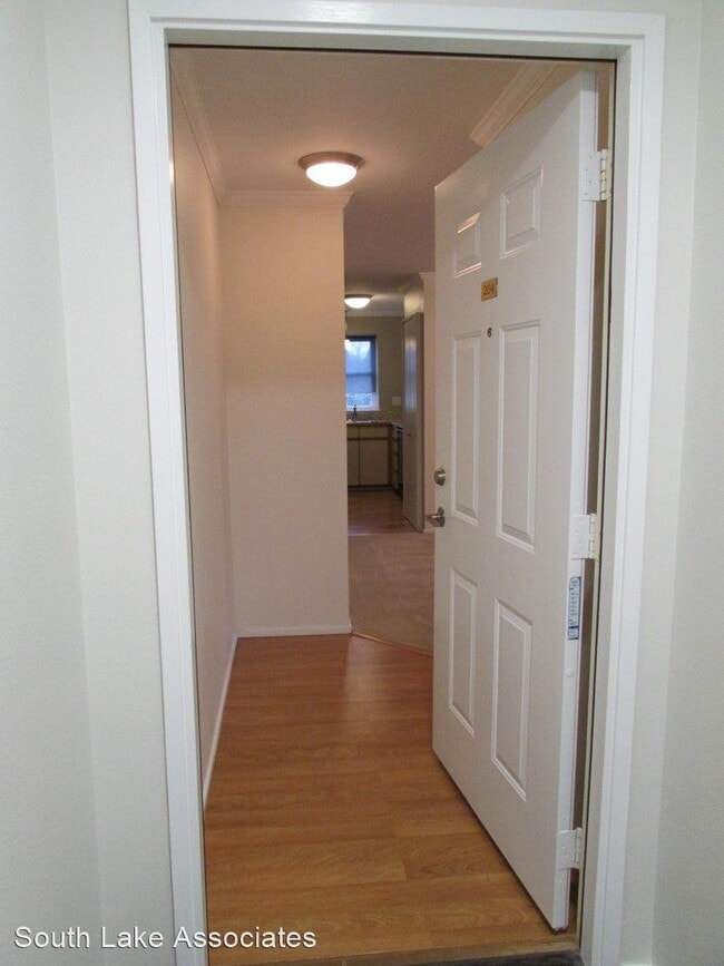 Building Photo - 1 br, 1 bath House - 160 Lee St #204