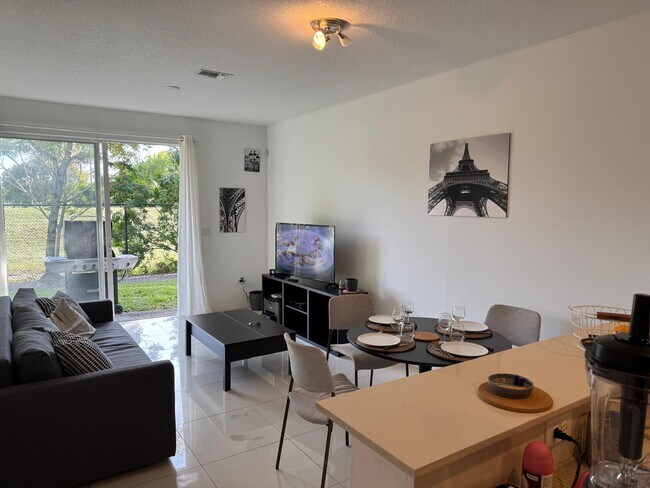 Foto del edificio - 3596 NW 13th St