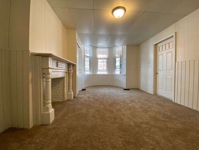 Foto del edificio - Amazing Two Bedroom in Oakland with a Back Porch - A Perfect Univ. of Pitt Location! Call Today!