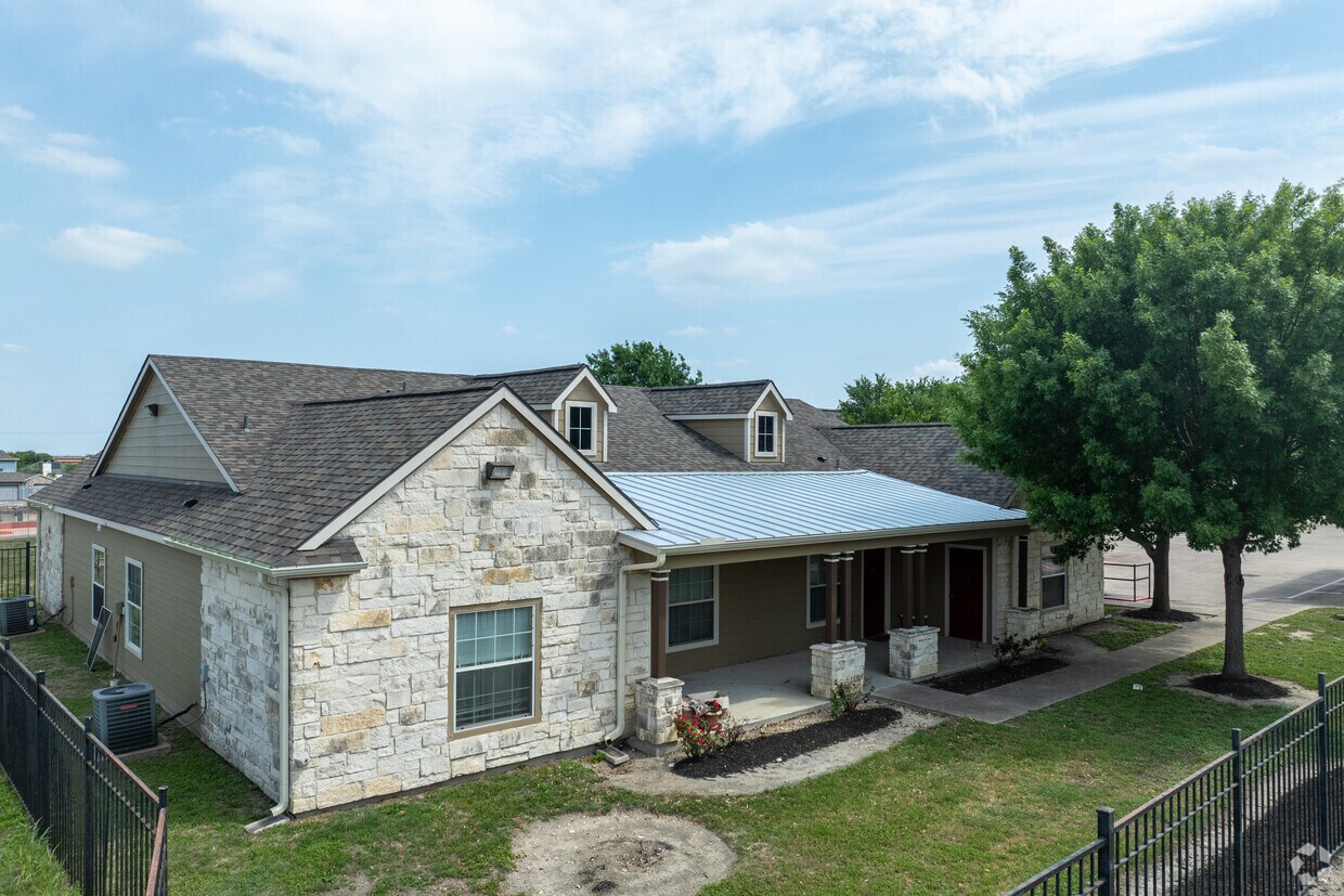 Alternar - Tremont Apartment Homes