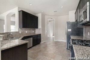 Building Photo - 660 Community Dr