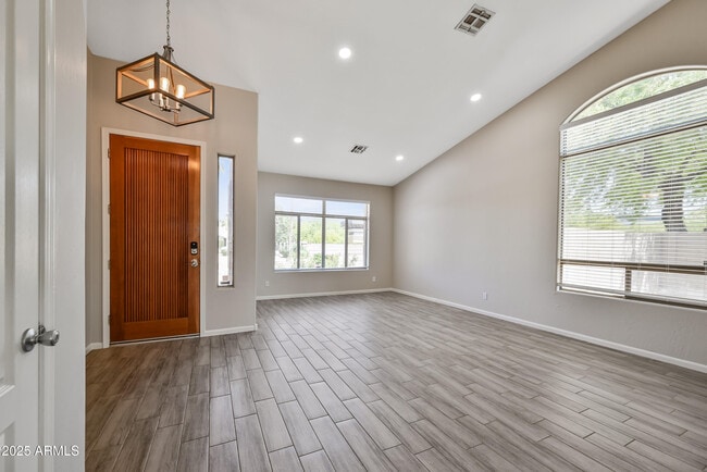 Building Photo - 6937 E Paradise Ln