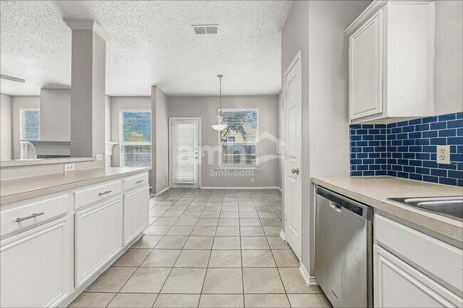 Foto del edificio - 7808 Orland Park Cir