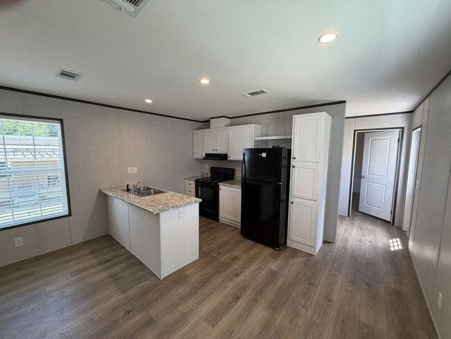 Building Photo - 156 Lakeside Garden Cir