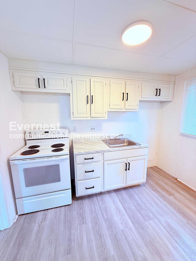 Foto del edificio - 20527 Rosemont Ave
