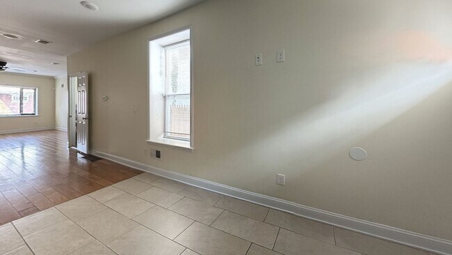 Building Photo - 1605 S 27th St