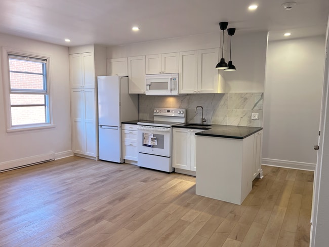 Photo du bâtiment - 5745 Av De Darlington